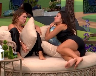 Alane Dias feet photo 2