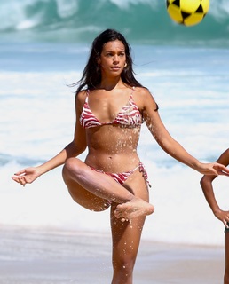 Alane Dias feet photo 6
