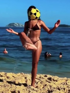 Alane Dias feet photo 15