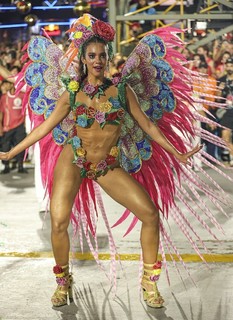 Alane Dias feet photo 9