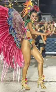 Alane Dias feet photo 8
