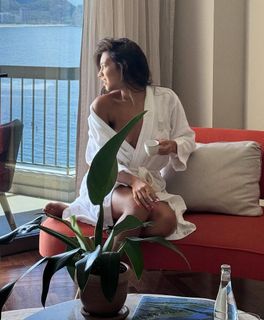 Alane Dias feet photo 2