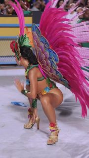 Alane Dias feet photo 1
