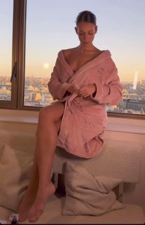 Alane Dias feet photo 11