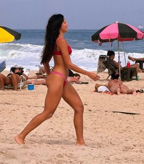 Alane Dias feet photo 7