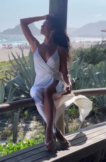 Alane Dias feet photo 6