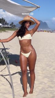 Alane Dias feet photo 3