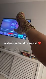 Alane Dias feet photo 3