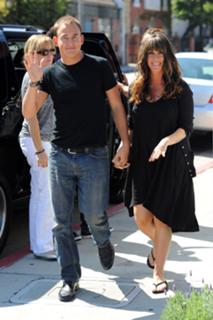 Alanis Morissette feet photo thumbnail