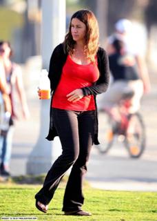 Alanis Morissette feet photo thumbnail
