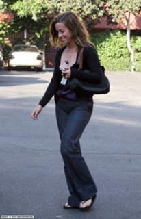 Alanis Morissette feet photo thumbnail