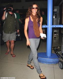 Alanis Morissette feet photo thumbnail