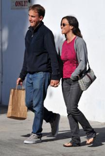 Alanis Morissette feet photo thumbnail