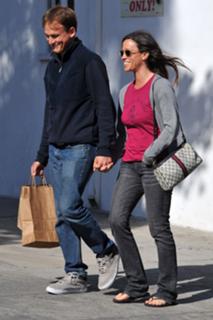 Alanis Morissette feet photo thumbnail