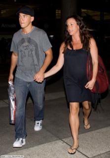 Alanis Morissette feet photo thumbnail
