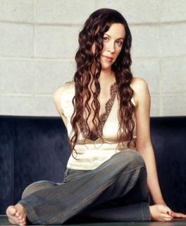 Alanis Morissette feet photo thumbnail