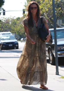 Alanis Morissette feet photo thumbnail