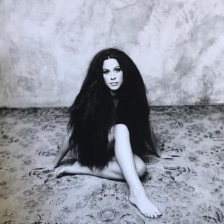 Alanis Morissette feet photo thumbnail