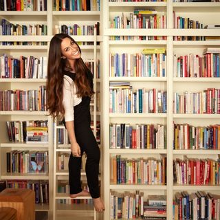 Alanis Morissette feet photo thumbnail