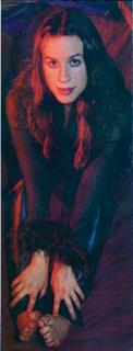 Alanis Morissette feet photo thumbnail