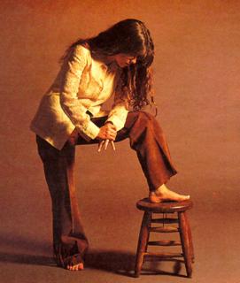 Alanis Morissette feet photo thumbnail