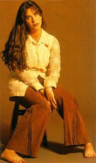Alanis Morissette feet photo thumbnail