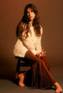 Alanis Morissette feet photo thumbnail