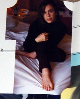 Alanis Morissette feet photo thumbnail