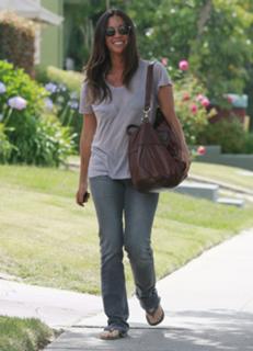 Alanis Morissette feet photo thumbnail