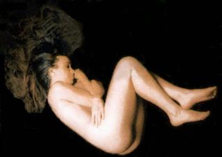 Alanis Morissette feet photo thumbnail