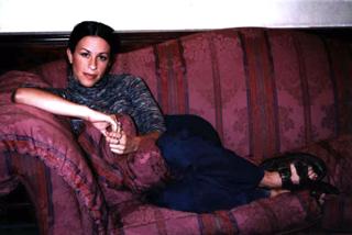 Alanis Morissette feet photo thumbnail