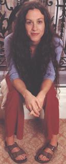 Alanis Morissette feet photo thumbnail