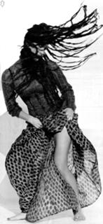 Alanis Morissette feet photo thumbnail