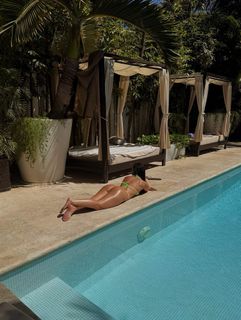 Alanna Dergan feet photo 3