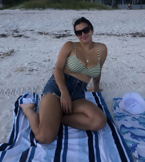 Alanna Masterson feet photo thumbnail