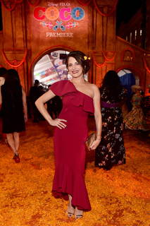 Alanna Ubach feet photo thumbnail