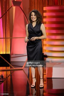Alanna Ubach feet photo thumbnail