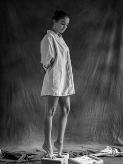 Alba Baptista feet photo thumbnail