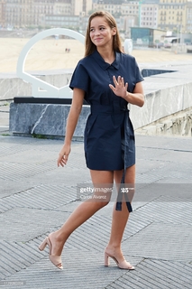 Alba Baptista feet photo thumbnail