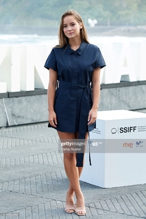Alba Baptista feet photo thumbnail