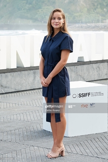 Alba Baptista feet photo thumbnail