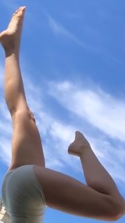 Alba Baptista feet photo thumbnail