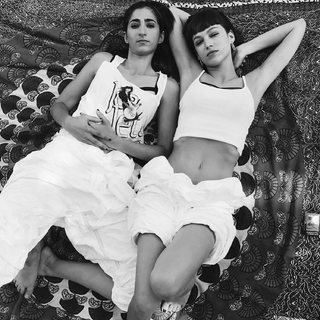 Alba Flores feet photo thumbnail