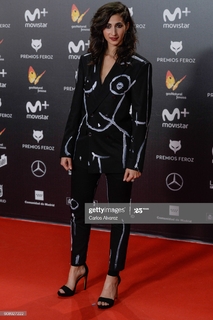 Alba Flores feet photo thumbnail