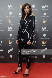 Alba Flores feet photo thumbnail