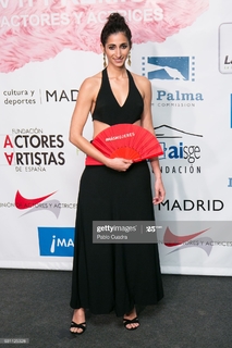 Alba Flores feet photo thumbnail