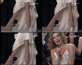 Alba Parietti feet photo thumbnail