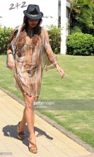 Alba Parietti feet photo thumbnail