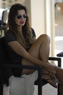 Alba Parietti feet photo thumbnail