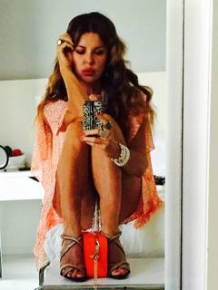 Alba Parietti feet photo thumbnail